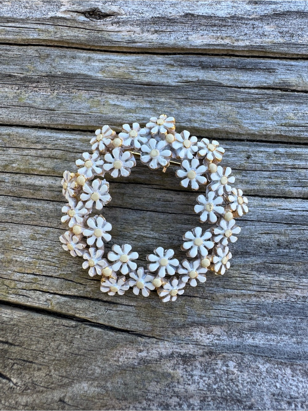 Vintage White and Gold Daisy Wreath Brooch
